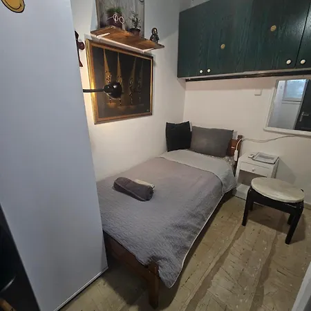 Apartment Can-can